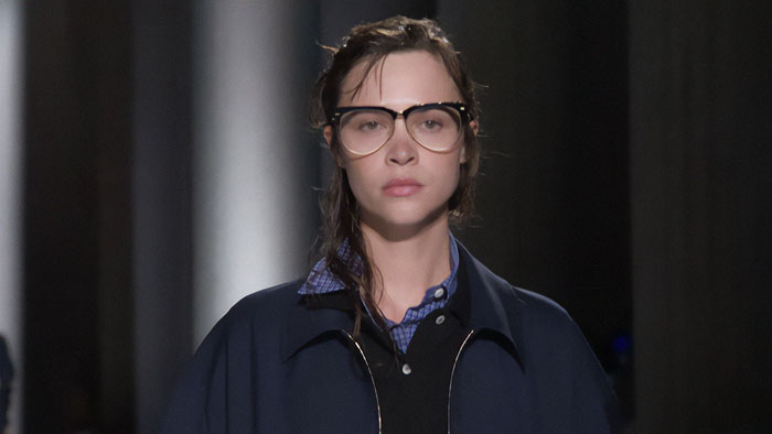 Unwashed Hair And “Mermaidcore” Is The New Fashion Trend For Spring 2024, Vogue Says Unwashed Hair And “Mermaidcore” Is The New Fashion Trend For Spring 2024, Vogue Says