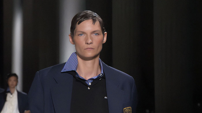 Unwashed Hair And “Mermaidcore” Is The New Fashion Trend For Spring 2024, Vogue Says Unwashed Hair And “Mermaidcore” Is The New Fashion Trend For Spring 2024, Vogue Says