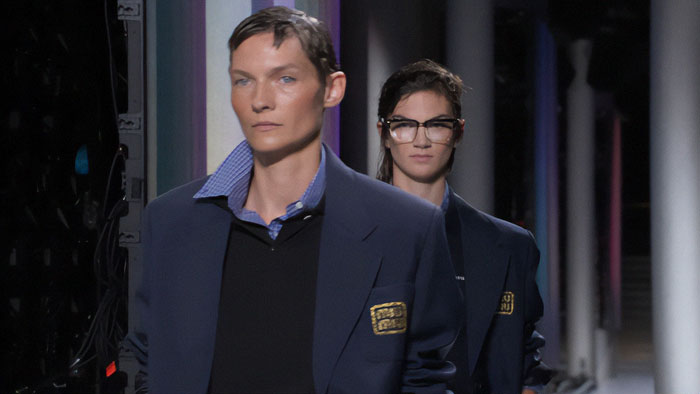 Unwashed Hair And “Mermaidcore” Is The New Fashion Trend For Spring 2024, Vogue Says Unwashed Hair And “Mermaidcore” Is The New Fashion Trend For Spring 2024, Vogue Says