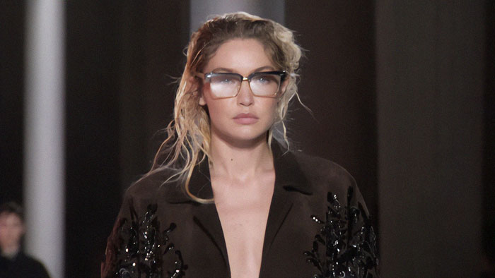 Unwashed Hair And “Mermaidcore” Is The New Fashion Trend For Spring 2024, Vogue Says Unwashed Hair And “Mermaidcore” Is The New Fashion Trend For Spring 2024, Vogue Says