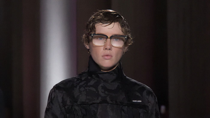 Unwashed Hair And “Mermaidcore” Is The New Fashion Trend For Spring 2024, Vogue Says Unwashed Hair And “Mermaidcore” Is The New Fashion Trend For Spring 2024, Vogue Says