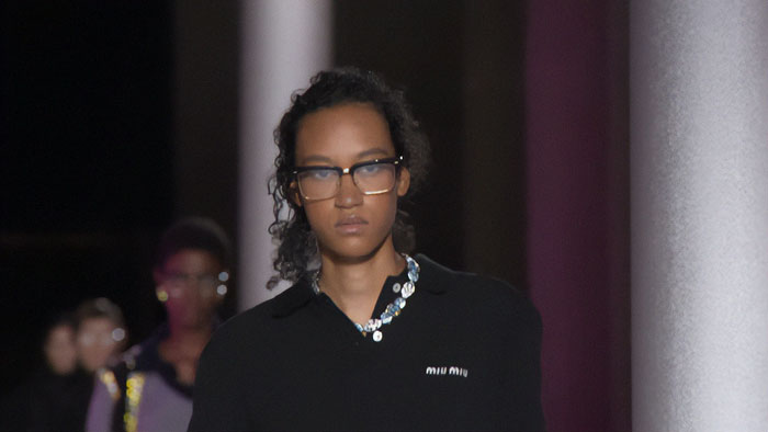 Unwashed Hair And “Mermaidcore” Is The New Fashion Trend For Spring 2024, Vogue Says Unwashed Hair And “Mermaidcore” Is The New Fashion Trend For Spring 2024, Vogue Says