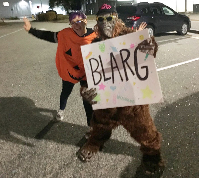 All My Life I Wanted Someone To Meet Me At The Airport With A Giant Sign, And It Finally Happened