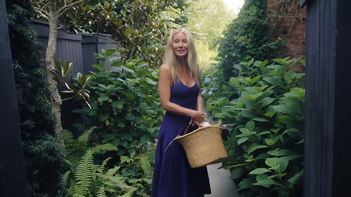 'Goop' Founder Gwyneth Paltrow Wins The Internet After Using Her Oscar As A Doorstop