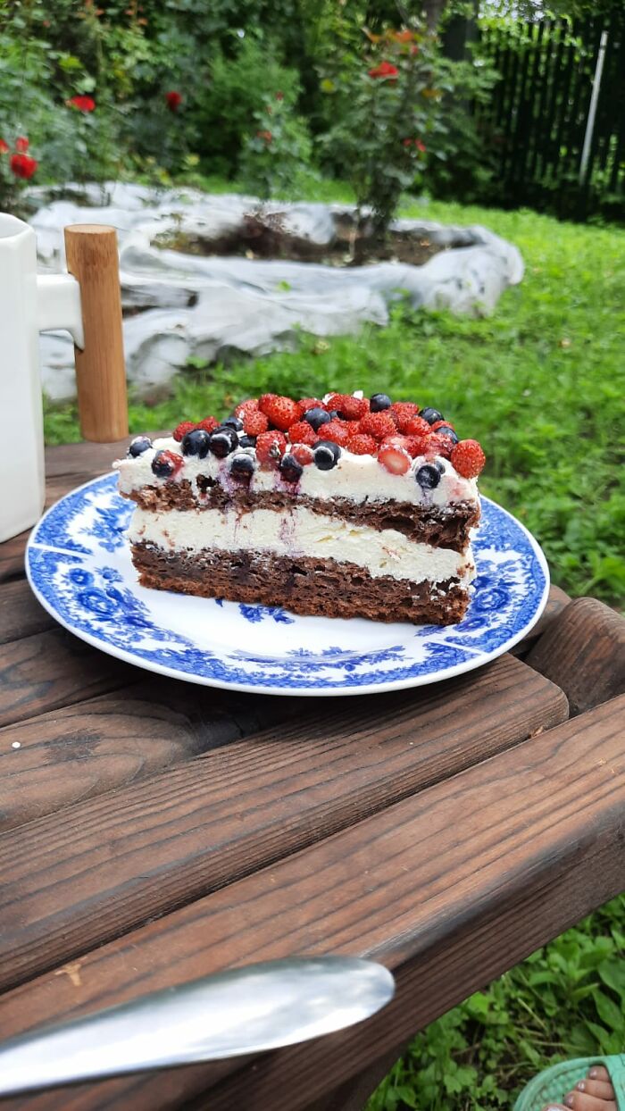 Blueberry& Wild Strawberry Cake