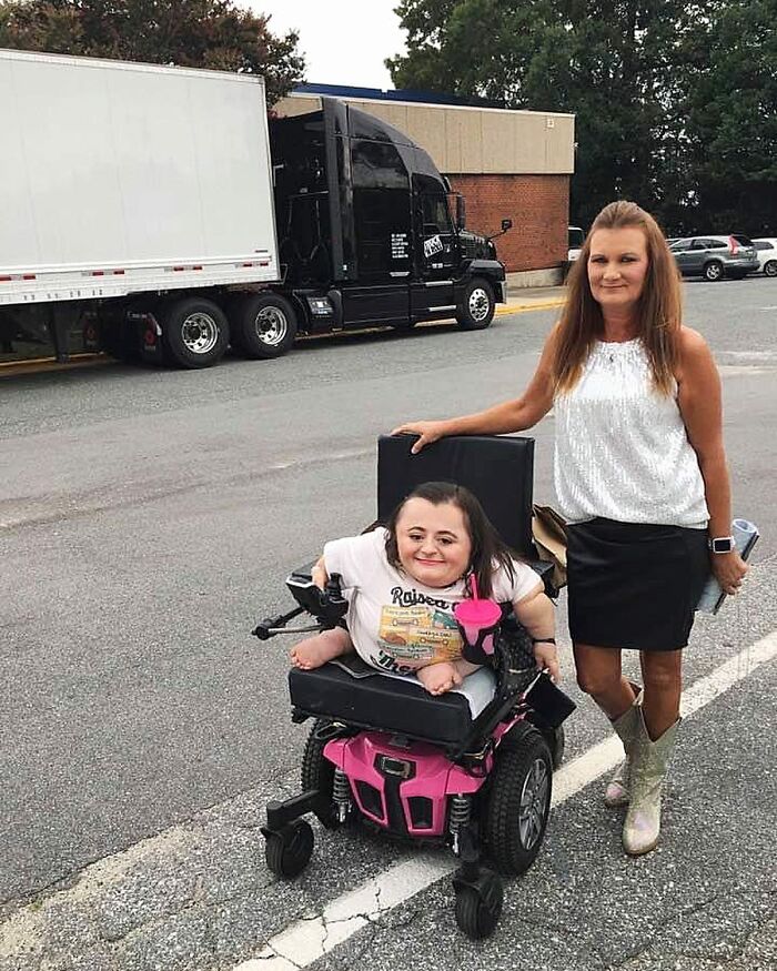 This Resilient Woman Became A Beauty Influencer Despite Her Disability This Resilient Woman Became A Beauty Influencer Despite Her Disability