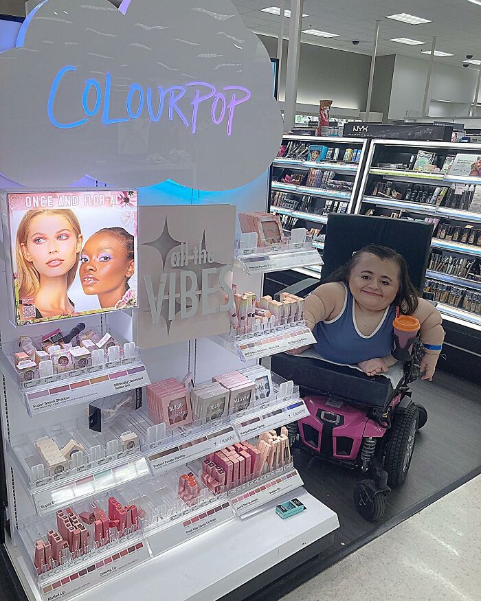 This Resilient Woman Became A Beauty Influencer Despite Her Disability This Resilient Woman Became A Beauty Influencer Despite Her Disability