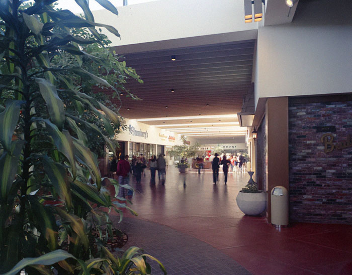 Viral Video Shows &ldquo;Apocalyptic&rdquo; Alabama Mall Stuck In The 1990s, Stuns Viewers