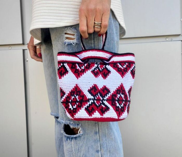 My Sister And I Crocheted A Whole Series Of Bags Using Recycled Yarn (7 Pics)