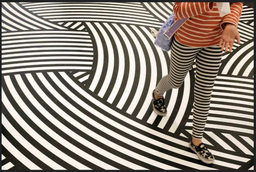 Street Photography With A Twist: 31 New Clever Photos By Edas Wong