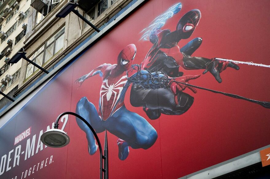 Street Photography With A Twist: 31 New Clever Photos By Edas Wong