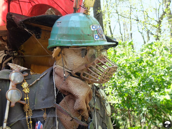 Czech Forest Outsider Crafts Sculptures For 20 Years (9 Pics)
