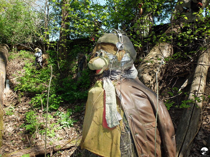 Czech Forest Outsider Crafts Sculptures For 20 Years (9 Pics)
