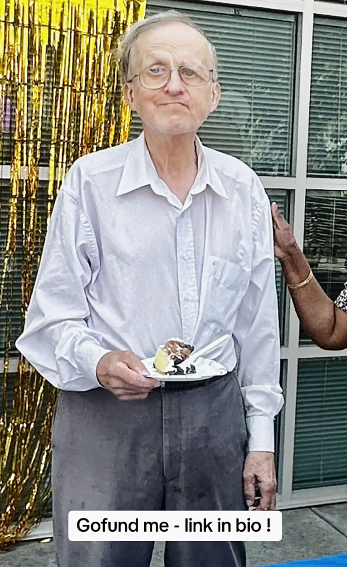 Worker Raises $36,000 For Colleague’s Retirement Fund After He’s Offered A BBQ And Certificate Worker Raises $36,000 For Colleague’s Retirement Fund After He’s Offered A BBQ And Certificate