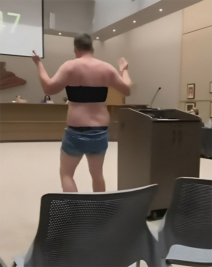&ldquo;These Are My Babies&rdquo;: Dad Strips Down At School Board Meeting To Make A Point On Dress Code