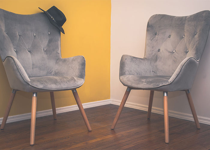 "¿Cuáles son las 'normas de la casa' más extrañas que te has encontrado al visitar a alguien?" (20 Respuestas)