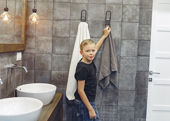 "¿Cuáles son las 'normas de la casa' más extrañas que te has encontrado al visitar a alguien?" (20 Respuestas)