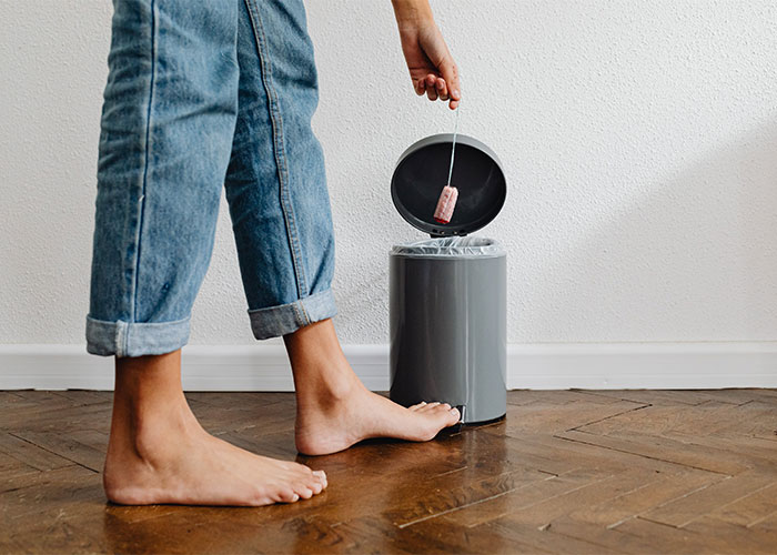 "¿Cuáles son las 'normas de la casa' más extrañas que te has encontrado al visitar a alguien?" (20 Respuestas)