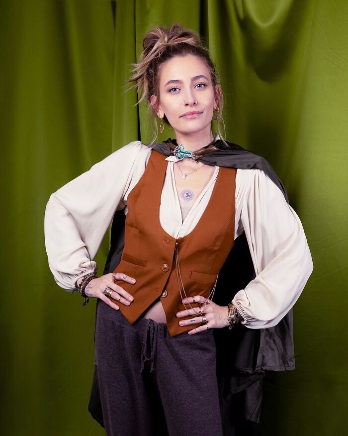 Paris Jackson As Frodo Baggins