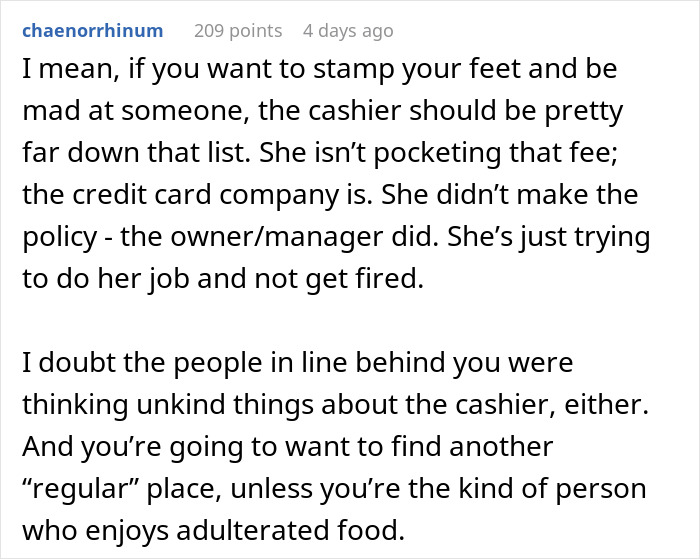&ldquo;It&rsquo;s Cheaper To Pay With Cash&rdquo;: Customer Makes Cashier Regret Pushing Their Policy On Them
