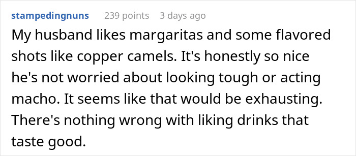 Man Finds A Brilliant Way To Embarrass Server Who Laughed At Him For Ordering A Pina Colada Man Finds A Brilliant Way To Embarrass Server Who Laughed At Him For Ordering A Pina Colada