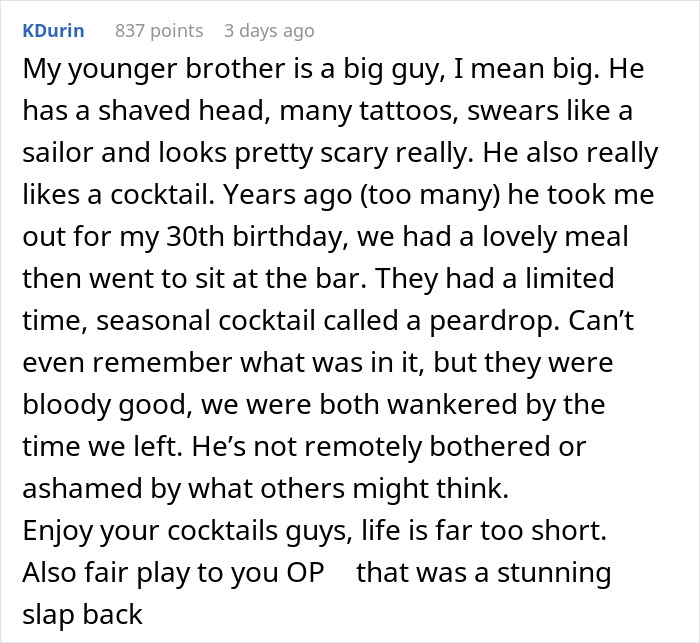 Man Finds A Brilliant Way To Embarrass Server Who Laughed At Him For Ordering A Pina Colada Man Finds A Brilliant Way To Embarrass Server Who Laughed At Him For Ordering A Pina Colada