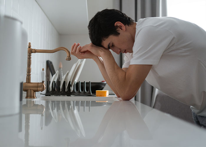 Husband Is At A Loss After Finding Out Wife's Pregnant, Doesn't Fake Being Happy Husband Is At A Loss After Finding Out Wife's Pregnant, Doesn't Fake Being Happy