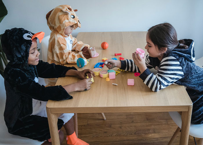 Mom Wonders About Sign Language After Her Twins Make Friends With A Deaf Toddler