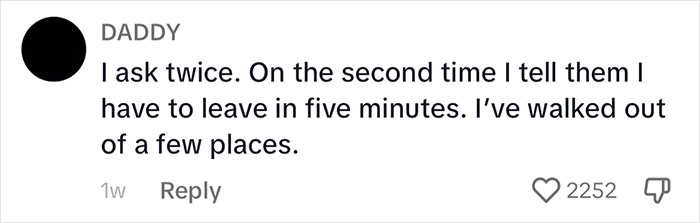 Woman Asks If It&rsquo;s Appropriate To Leave After Not Getting A Bill For 45 Minutes, Netizens Chime In