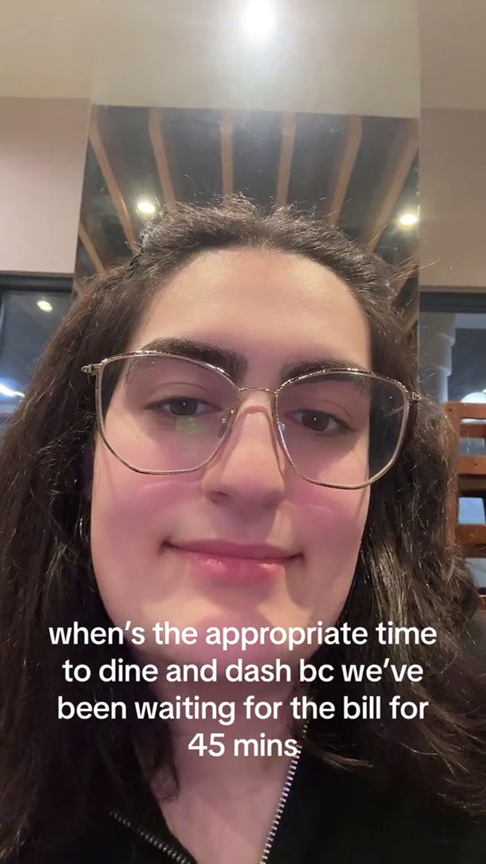 Woman Asks If It&rsquo;s Appropriate To Leave After Not Getting A Bill For 45 Minutes, Netizens Chime In