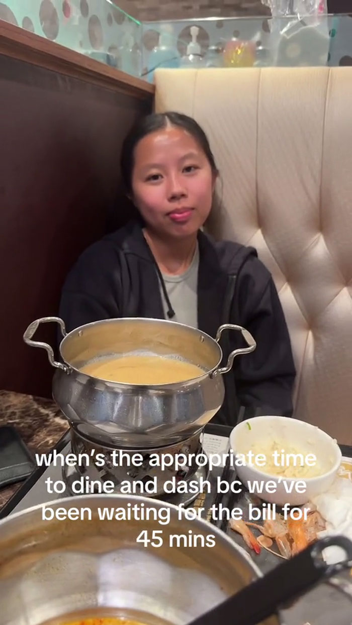 Woman Asks If It&rsquo;s Appropriate To Leave After Not Getting A Bill For 45 Minutes, Netizens Chime In