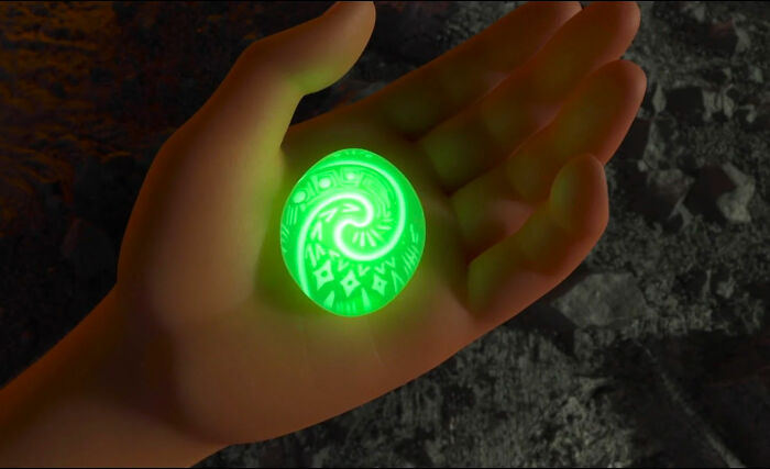 Moana holding heart of Te Fiti in Moana