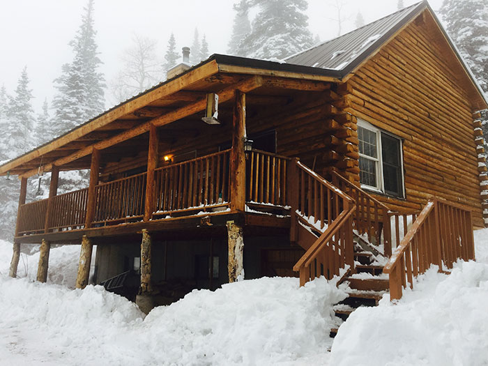 5-Person Family Goes Through 700 Gallons Of Water In 2 Days, Airbnb Owner Goes To Investigate