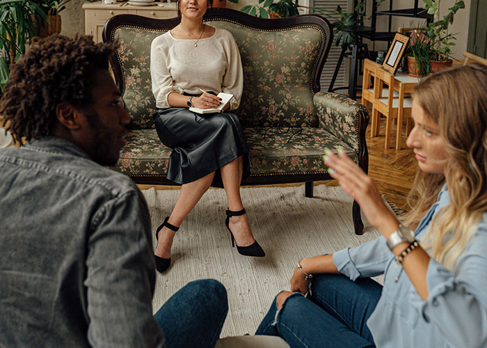 Family Therapist Starts Asking For $20 Tips, Leaves A Bad Taste In Her Client's Mouth