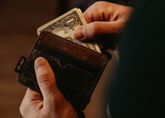 Family Therapist Starts Asking For $20 Tips, Leaves A Bad Taste In Her Client's Mouth