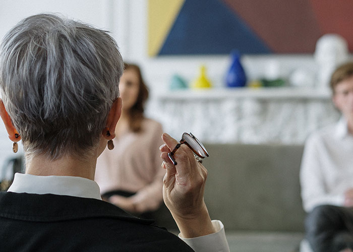 Family Therapist Starts Asking For $20 Tips, Leaves A Bad Taste In Her Client's Mouth