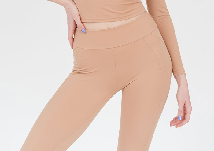 “Sagging Is One Of The Stupidest And Ugliest”: 45 People Roast Fashion Trends They Hate