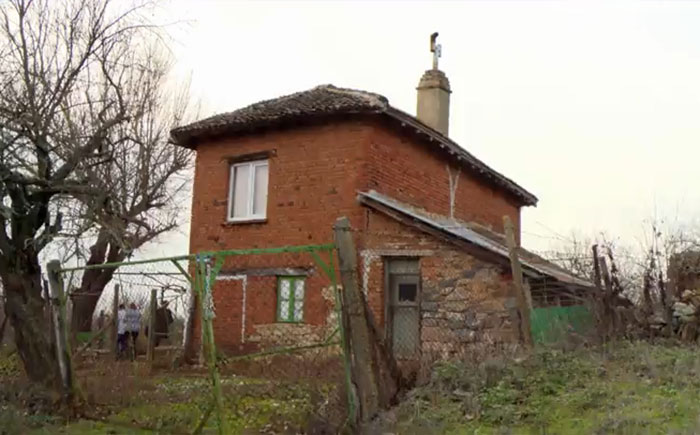 "We Can&rsquo;t Do That In The UK": Scottish Dad Buys Six-Bedroom Mansion In Bulgaria For &pound;3,000 