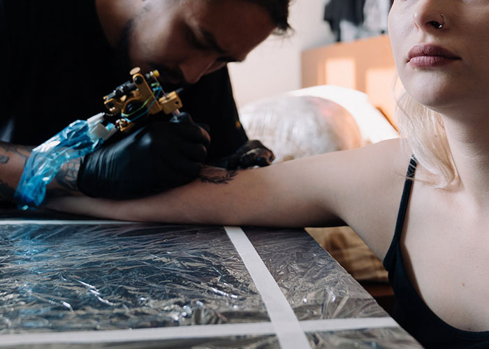 Man Breaks Up With GF After His Suspicions Of Her Copying His Dead Wife Can't Be Denied Anymore