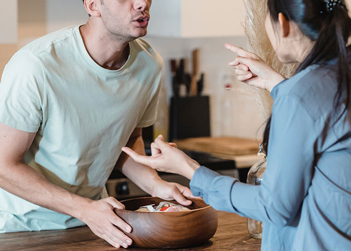 Man Digs A Hole Of Lies While Whining About Fiancée's Wedding Dress Online, She Leaves Him Man Digs A Hole Of Lies While Whining About Fiancée's Wedding Dress Online, She Leaves Him