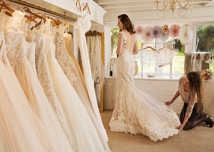 Man Digs A Hole Of Lies While Whining About Fiancée's Wedding Dress Online, She Leaves Him Man Digs A Hole Of Lies While Whining About Fiancée's Wedding Dress Online, She Leaves Him