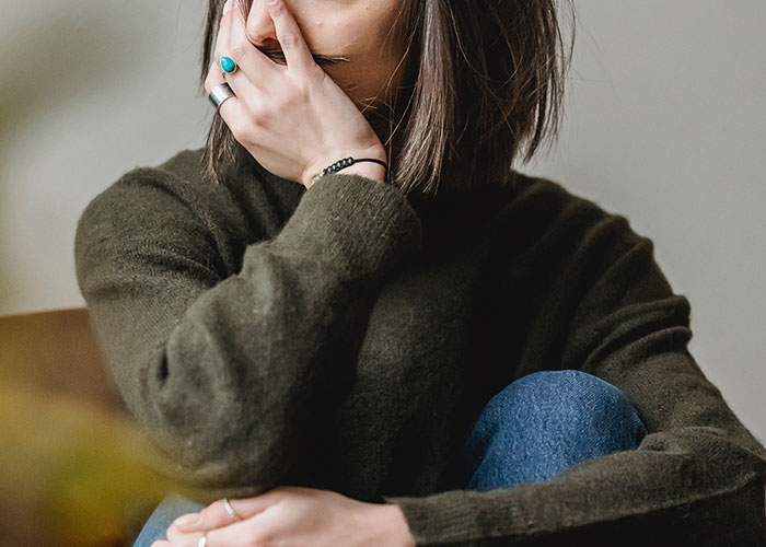 Man Digs A Hole Of Lies While Whining About Fiancée's Wedding Dress Online, She Leaves Him Man Digs A Hole Of Lies While Whining About Fiancée's Wedding Dress Online, She Leaves Him