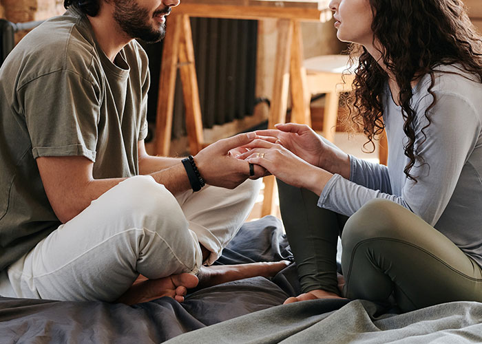 Man Digs A Hole Of Lies While Whining About Fiancée's Wedding Dress Online, She Leaves Him Man Digs A Hole Of Lies While Whining About Fiancée's Wedding Dress Online, She Leaves Him
