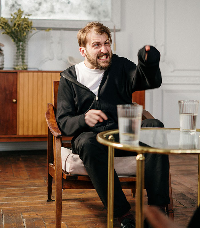 Man Annoyed With Aunt Questioning His Sexuality Gives A Raunchy Reply, Making Her Leave Family Dinner Man Annoyed With Aunt Questioning His Sexuality Gives A Raunchy Reply, Making Her Leave Family Dinner