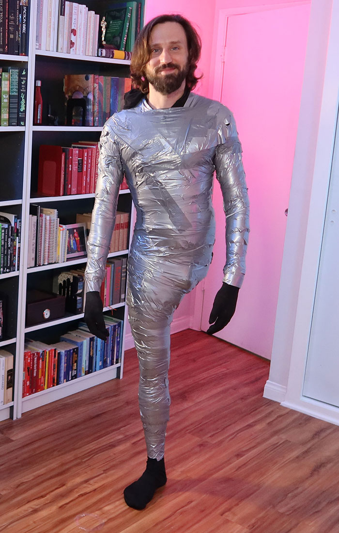 Every Halloween, This One-Legged Guy Makes A Brilliant Halloween Costume, Here Is His 2023 Look