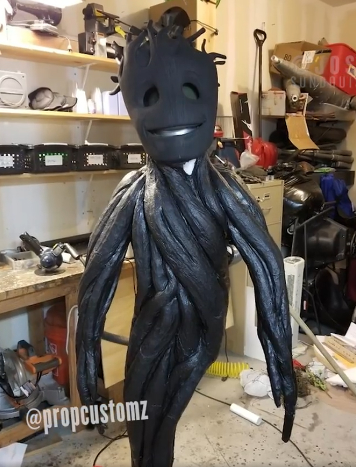 Every Halloween, This One-Legged Guy Makes A Brilliant Halloween Costume, Here Is His 2023 Look