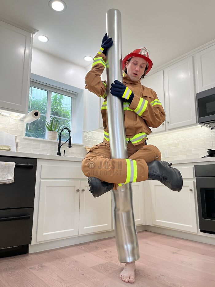 Every Halloween, This One-Legged Guy Makes A Brilliant Halloween Costume, Here Is His 2023 Look