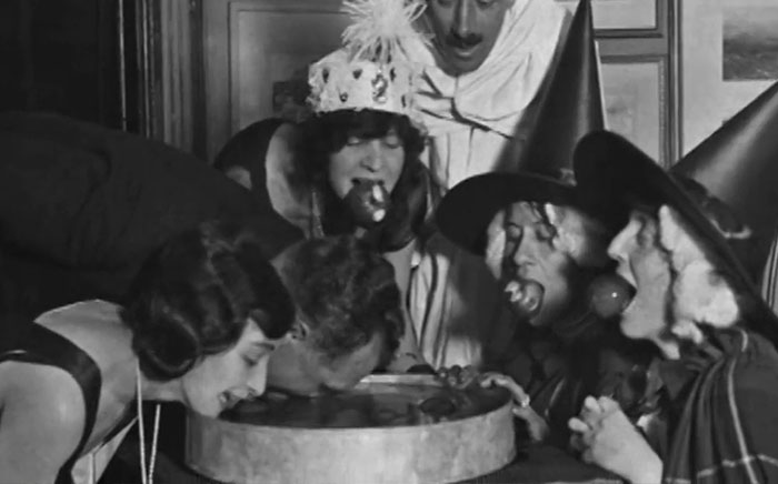 Modern-Day Witches And Pagans Still Celebrate Samhain, The 2000-Year-Old “Original Halloween” Modern-Day Witches And Pagans Still Celebrate Samhain, The 2000-Year-Old “Original Halloween”