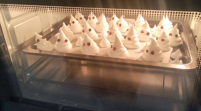 The Halloween Meringues My Girlfriend Baked Look Like Sugary White Supremacists