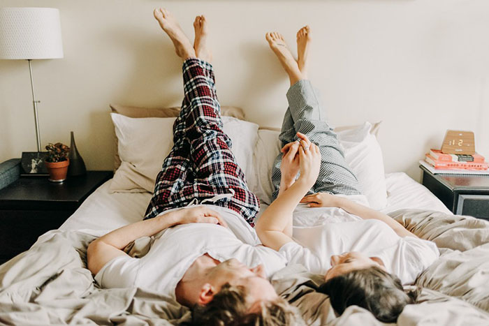 Man Annoyed With Aunt Questioning His Sexuality Gives A Raunchy Reply, Making Her Leave Family Dinner Man Annoyed With Aunt Questioning His Sexuality Gives A Raunchy Reply, Making Her Leave Family Dinner